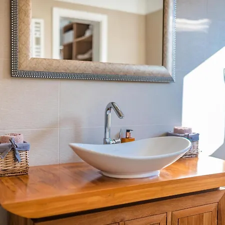 Pet Friendly In With Wifi Srima