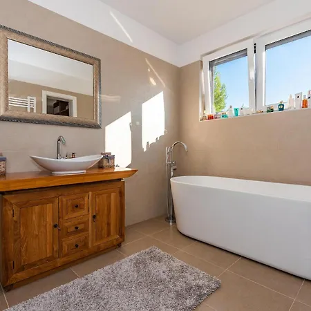 Pet Friendly In With Wifi Hotel 5*