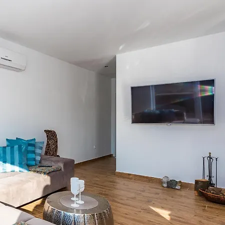 Pet Friendly In With Wifi 5* Srima