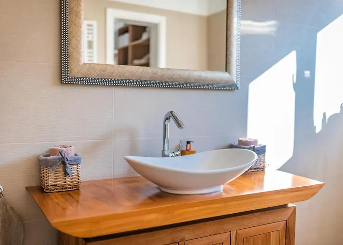 Pet Friendly In With Wifi Srima